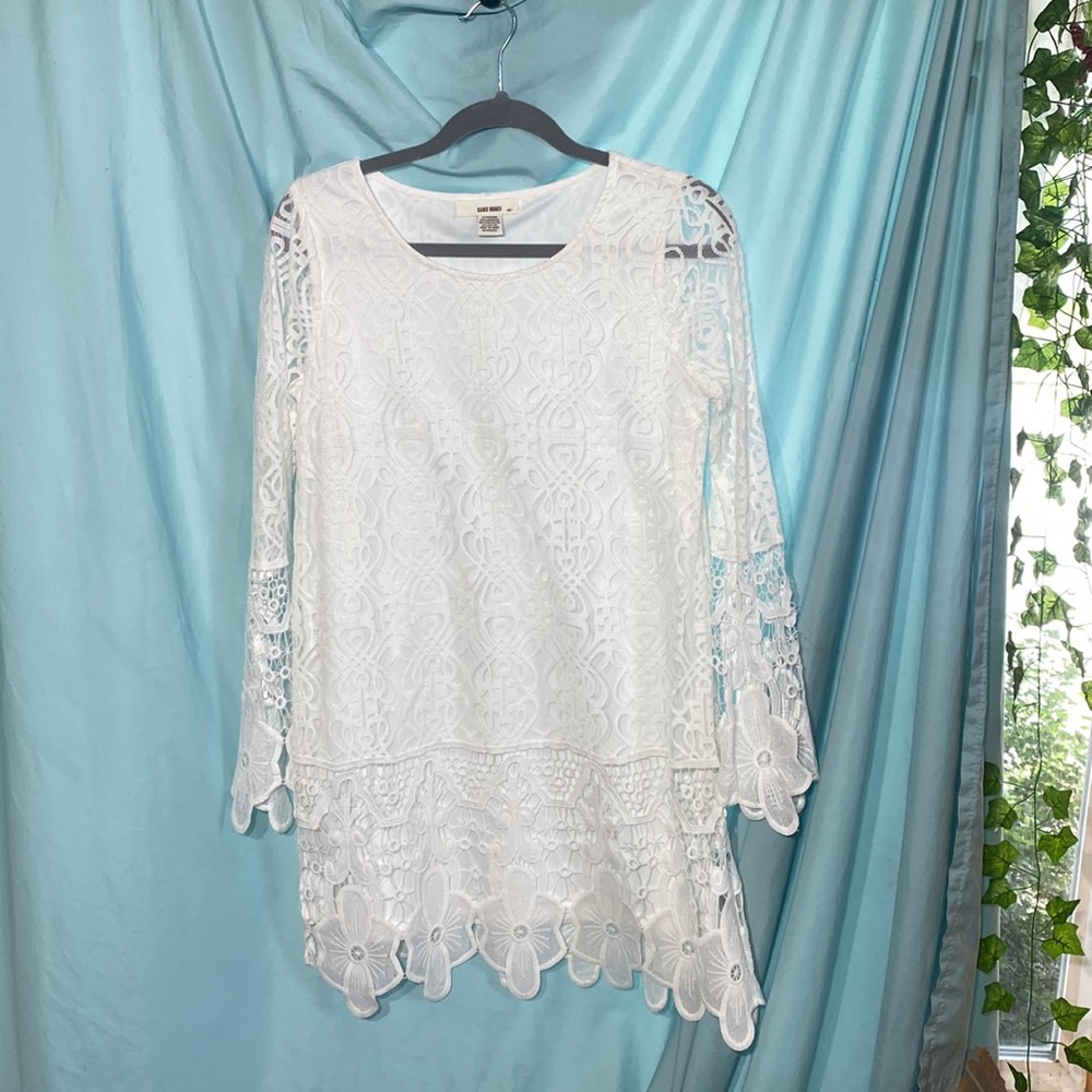 Size M lace dress